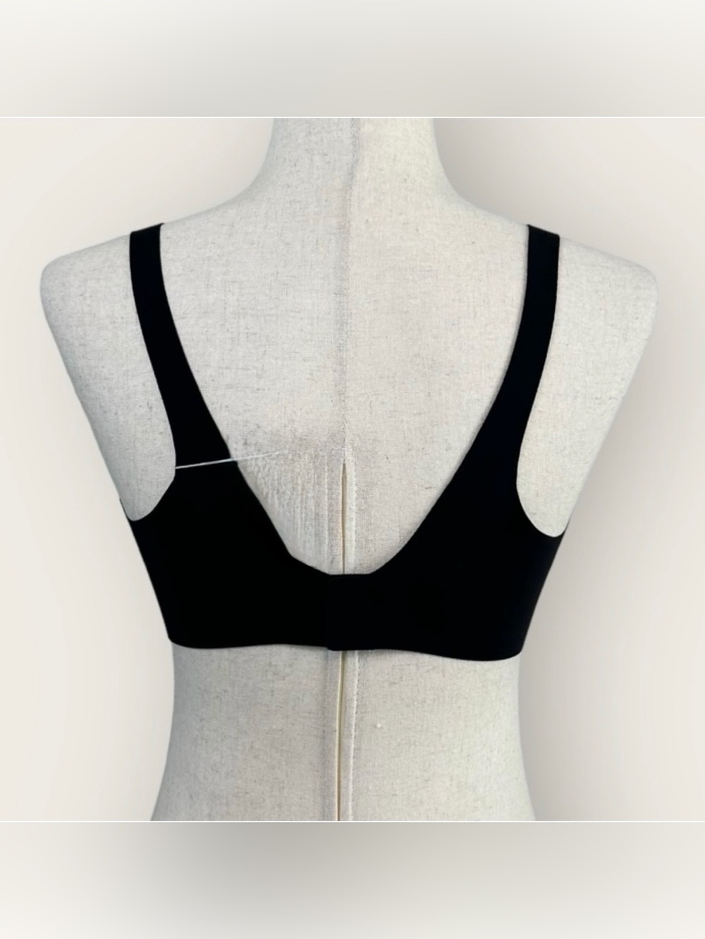 NWOT Lululemon Like Nothing Bra Black Wireless Seamless V-Neck Size 36B - Picture 5 of 9